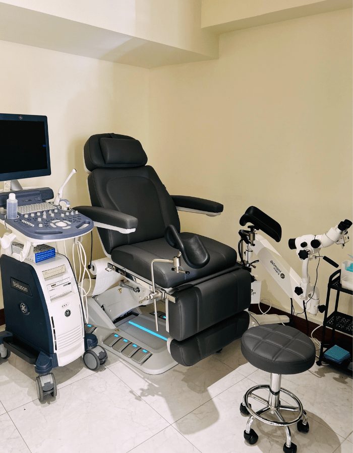 Examination chair and ultrasound scanner, front view